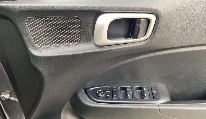 2020 Hyundai VENUE S+ 1.2, Petrol, Manual, 69,980 km, Driver Side Door Panels Control