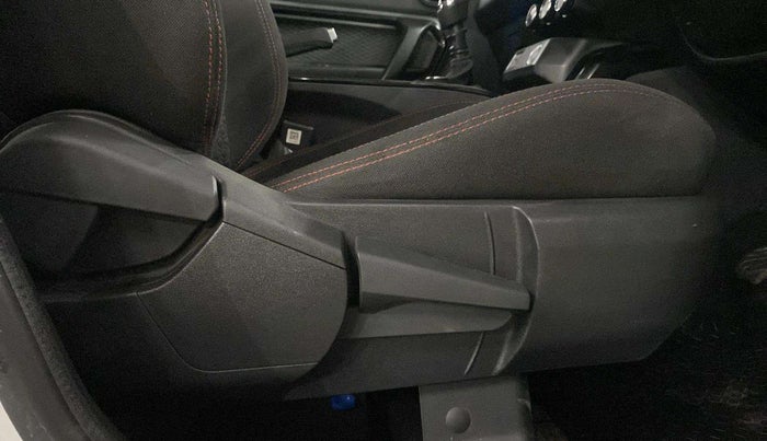2022 Renault Kiger RXZ MT, Petrol, Manual, 15,551 km, Driver Side Adjustment Panel