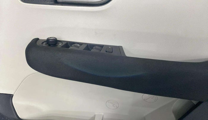 2022 Tata ALTROZ XZA PLUS, Petrol, Automatic, 10,696 km, Driver Side Door Panels Control