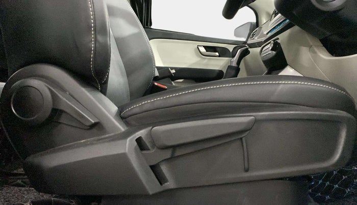 2022 Tata ALTROZ XZA PLUS, Petrol, Automatic, 10,696 km, Driver Side Adjustment Panel