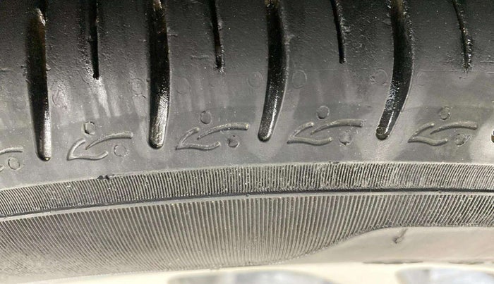 2020 Hyundai AURA SX PLUS 1.2 AMT, Petrol, Automatic, 33,512 km, Right Front Tyre Tread