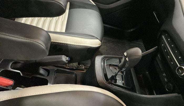 2024 Tata PUNCH CREATIVE AMT 1.2 RTN DUAL TONE, Petrol, Automatic, 2,686 km, Gear Lever