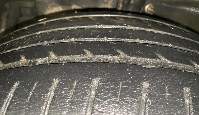 2018 Maruti Ciaz ALPHA 1.4 PETROL, Petrol, Manual, 37,934 km, Left Front Tyre Tread