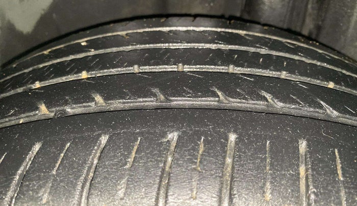 2018 Maruti Ciaz ALPHA 1.4 PETROL, Petrol, Manual, 37,934 km, Left Rear Tyre Tread