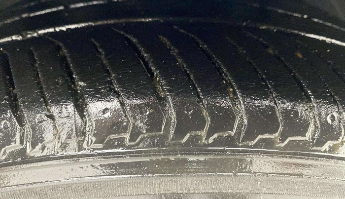 2016 Maruti Baleno ZETA CVT PETROL 1.2, Petrol, Automatic, 83,359 km, Right Front Tyre Tread