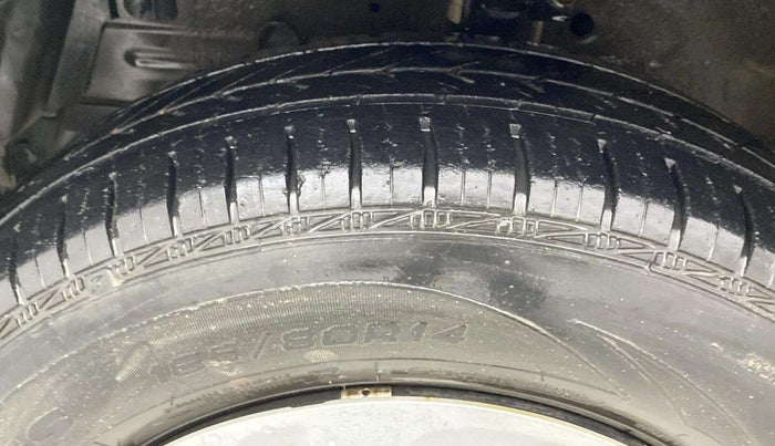 2015 Maruti Swift VXI, Petrol, Manual, 38,351 km, Left Front Tyre Tread