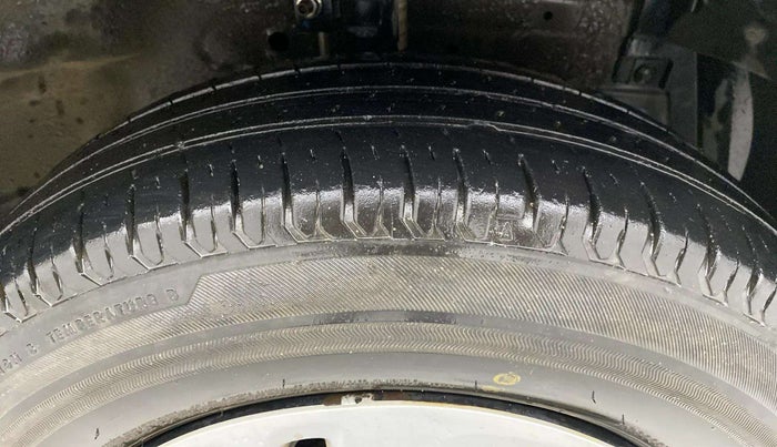 2015 Maruti Swift VXI, Petrol, Manual, 38,351 km, Right Front Tyre Tread