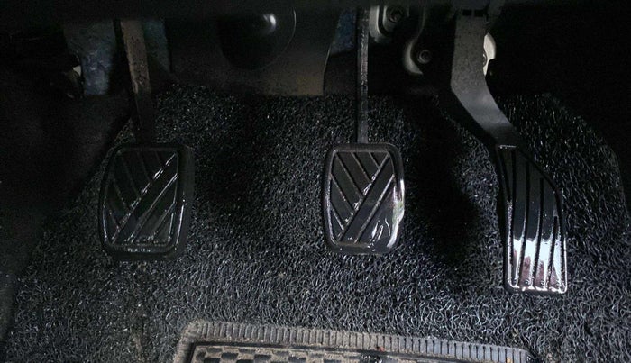 2016 Maruti Swift LXI (O), Petrol, Manual, 97,296 km, Pedals
