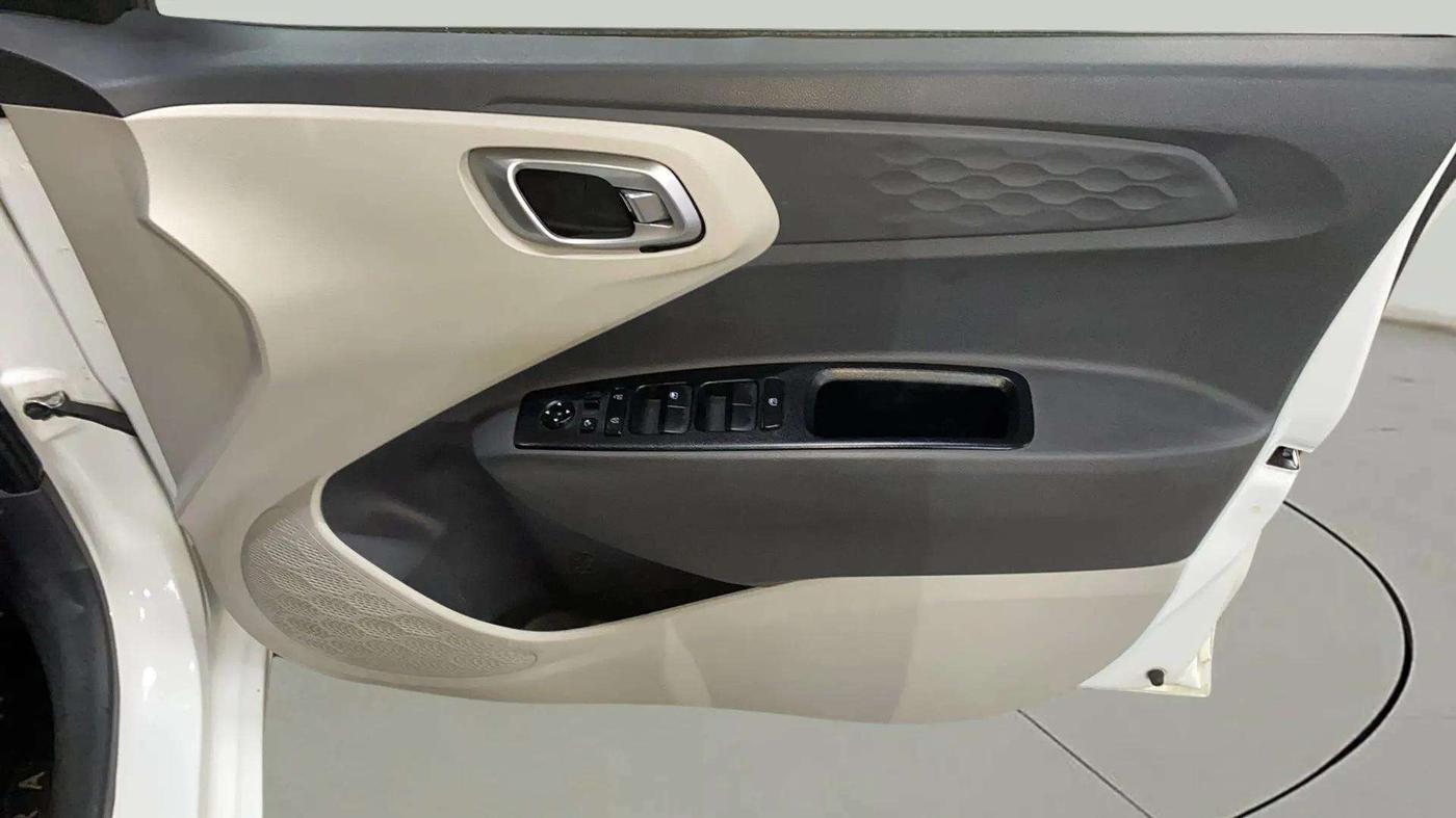 2021 Hyundai AURA SX 1.2, Petrol, Manual, 37,463 km, Driver Side Door Panels Control