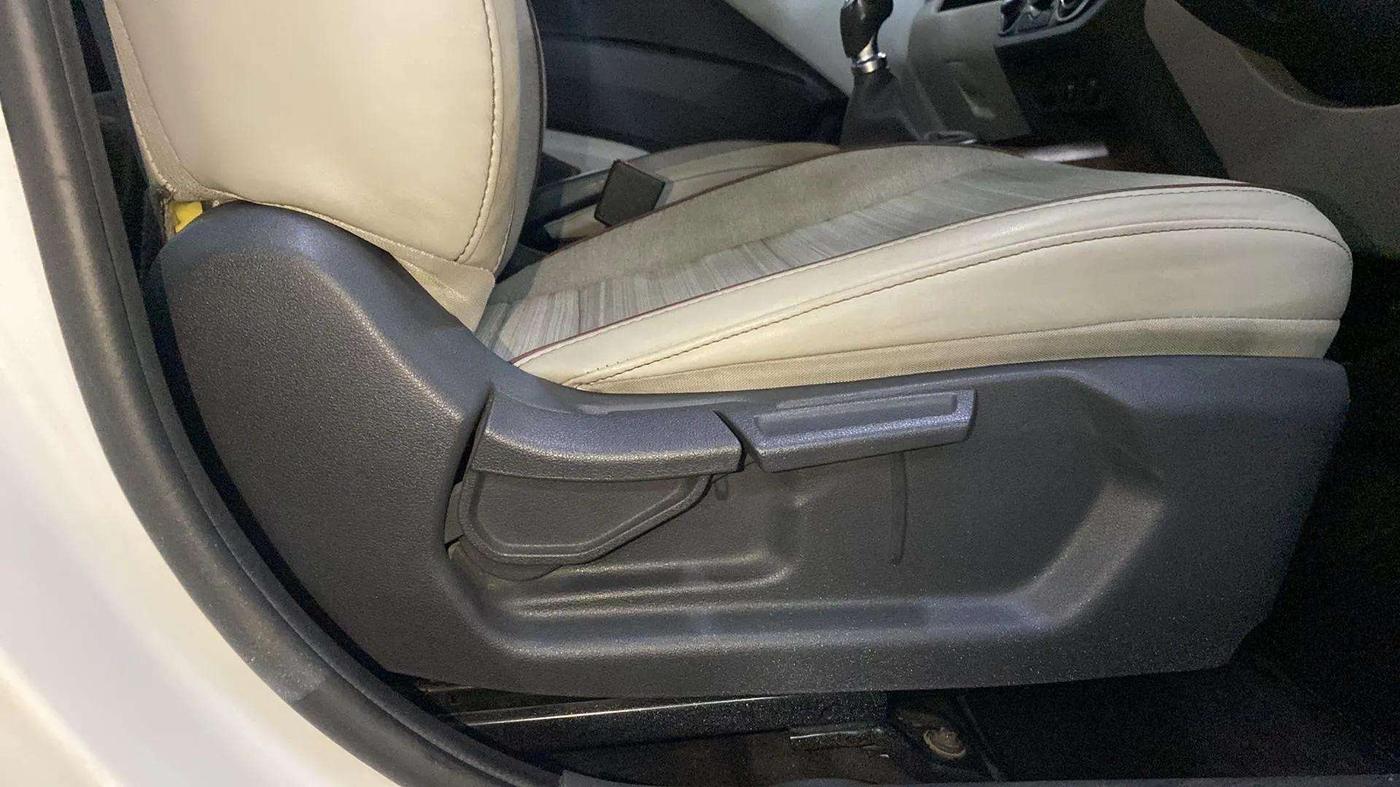 2021 Hyundai AURA SX 1.2, Petrol, Manual, 37,463 km, Driver Side Adjustment Panel