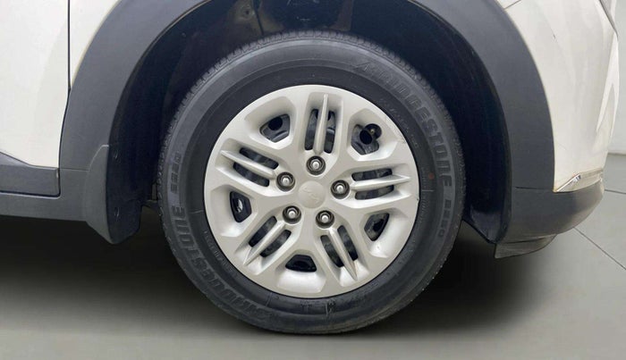 2023 KIA CARENS PREMIUM 1.4 PETROL 7 STR, Petrol, Manual, 39,689 km, Right Front Wheel