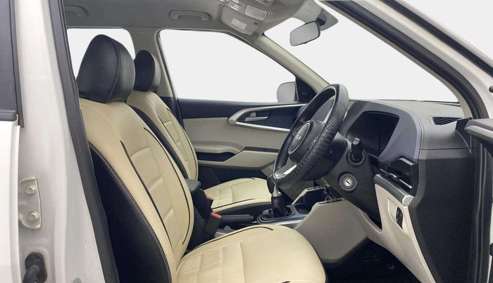 2023 KIA CARENS PREMIUM 1.4 PETROL 7 STR, Petrol, Manual, 39,689 km, Right Side Front Door Cabin