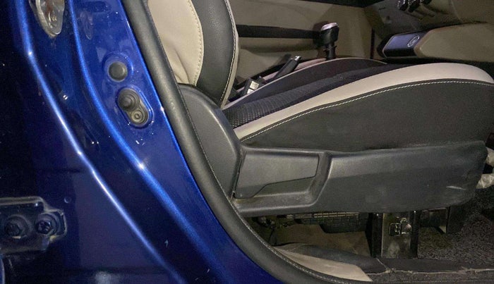2019 Renault TRIBER RXZ, Petrol, Manual, 80,120 km, Driver Side Adjustment Panel