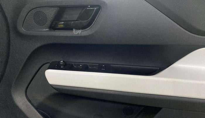 2023 Tata PUNCH ACCOMPLISHED DAZZLE SUNROOF CNG MT, CNG, Manual, 10,017 km, Driver Side Door Panels Control