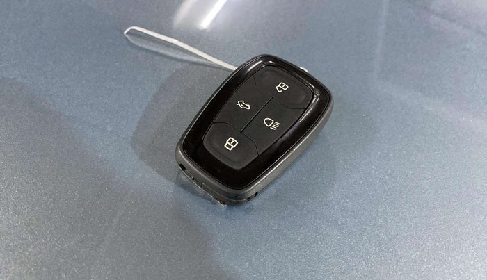 2023 Tata PUNCH ACCOMPLISHED DAZZLE SUNROOF CNG MT, CNG, Manual, 10,017 km, Key Close Up