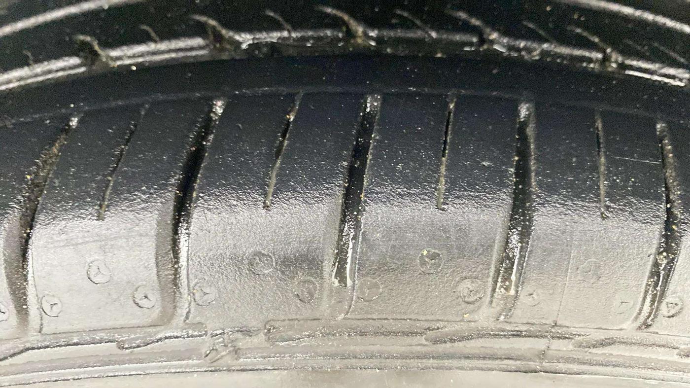 2019 Maruti IGNIS ZETA 1.2 AMT, Petrol, Automatic, 52,302 km, Right Front Tyre Tread