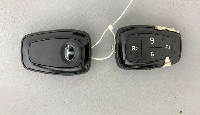 2019 Tata NEXON XZ PLUS PETROL, Petrol, Manual, 29,506 km, Key Close Up