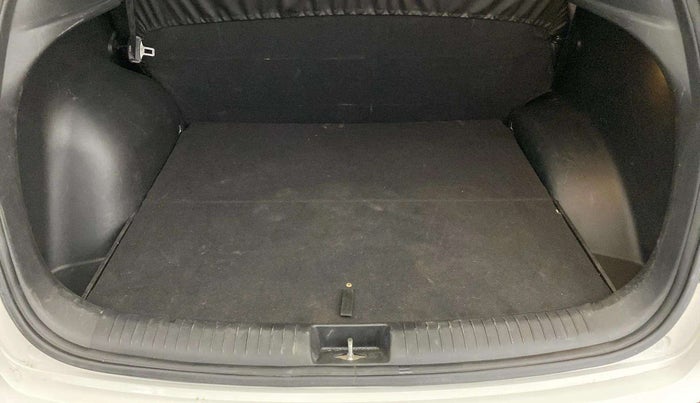 2016 Hyundai Creta SX PLUS 1.6 PETROL, Petrol, Manual, 57,280 km, Boot Inside