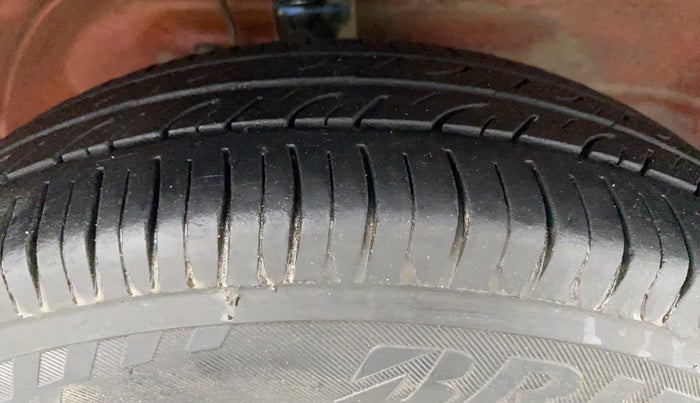 2014 Maruti Wagon R 1.0 LXI, Petrol, Manual, 70,410 km, Right Front Tyre Tread