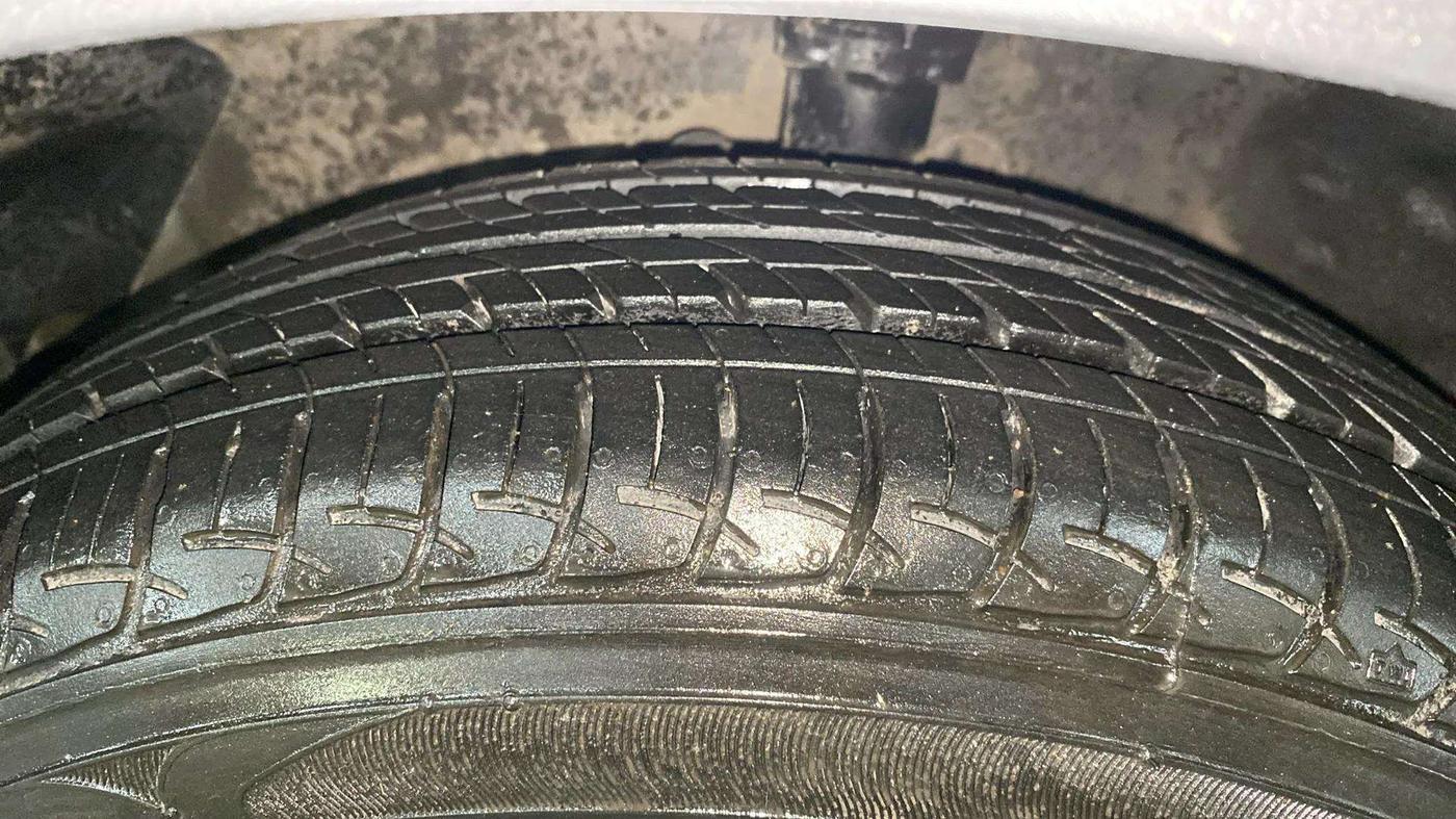 2014 Hyundai i20 MAGNA (O) 1.2, Petrol, Manual, 98,809 km, Left Front Tyre Tread