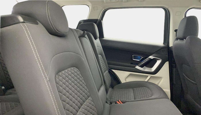2022 Tata Safari XT PLUS, Diesel, Manual, 50,493 km, Right Side Rear Door Cabin