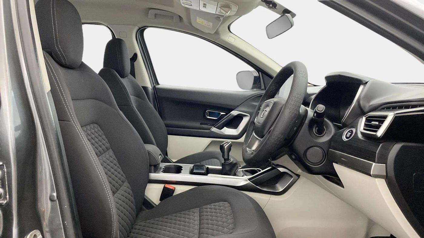 2022 Tata Safari XT PLUS, Diesel, Manual, 50,493 km, Right Side Front Door Cabin