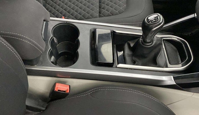 2022 Tata Safari XT PLUS, Diesel, Manual, 50,493 km, Gear Lever