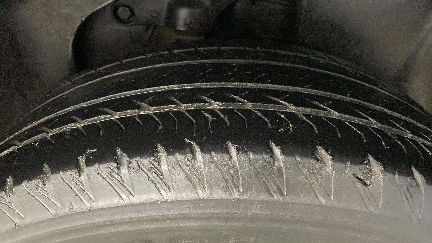 2022 Tata Safari XT PLUS, Diesel, Manual, 50,493 km, Left Rear Tyre Tread