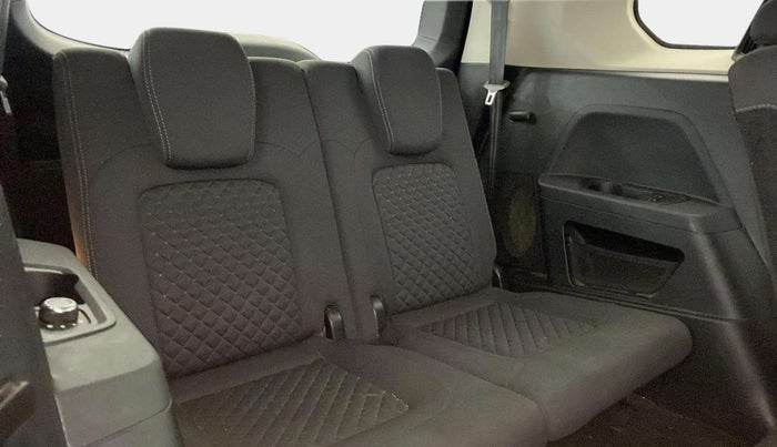 2022 Tata Safari XT PLUS, Diesel, Manual, 50,493 km, Third Seat Row ( optional )