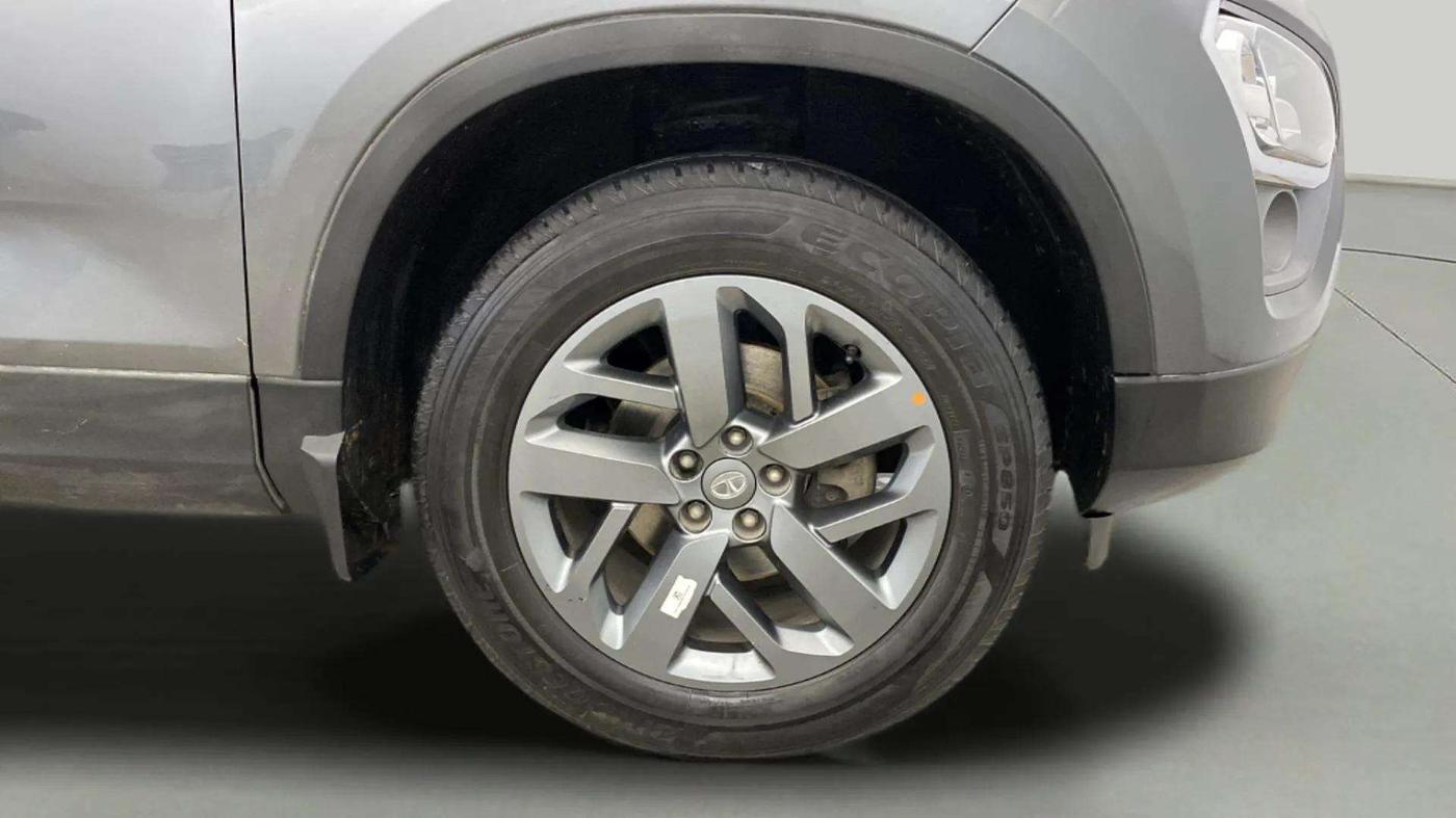 2022 Tata Safari XT PLUS, Diesel, Manual, 50,493 km, Right Front Wheel