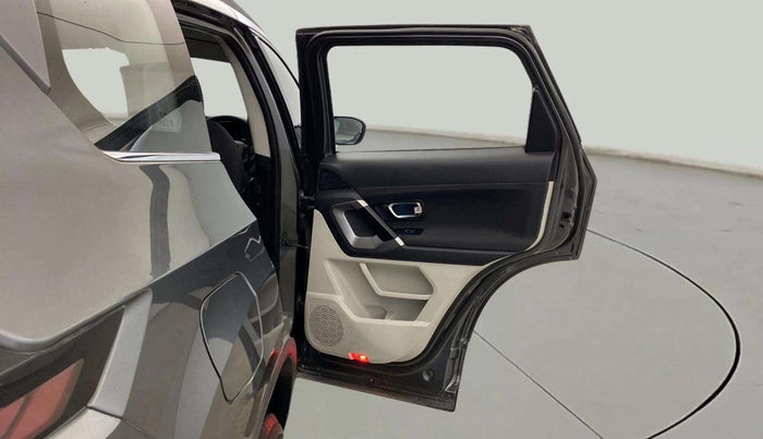 2022 Tata Safari XT PLUS, Diesel, Manual, 50,493 km, RHS Rear Door