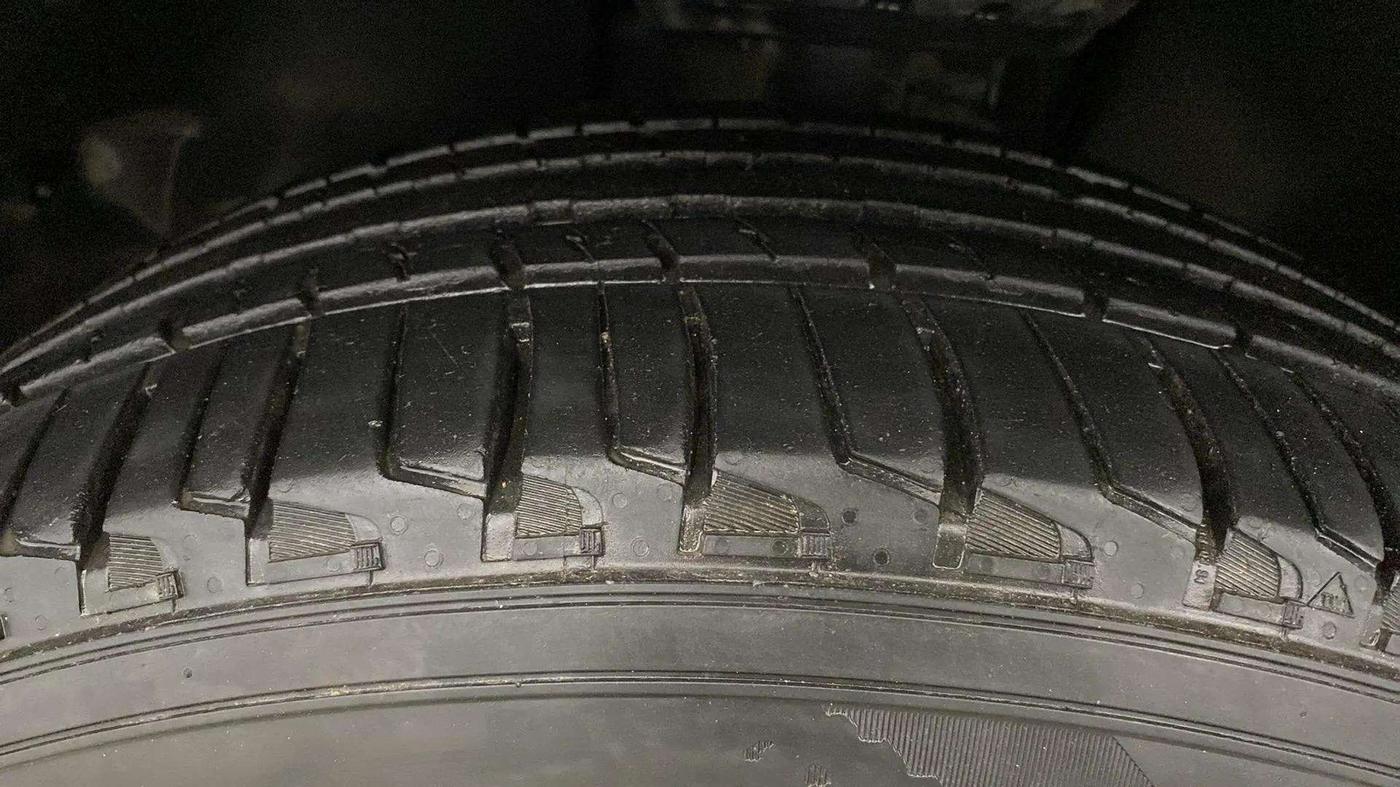 2022 Tata Safari XT PLUS, Diesel, Manual, 50,493 km, Left Front Tyre Tread