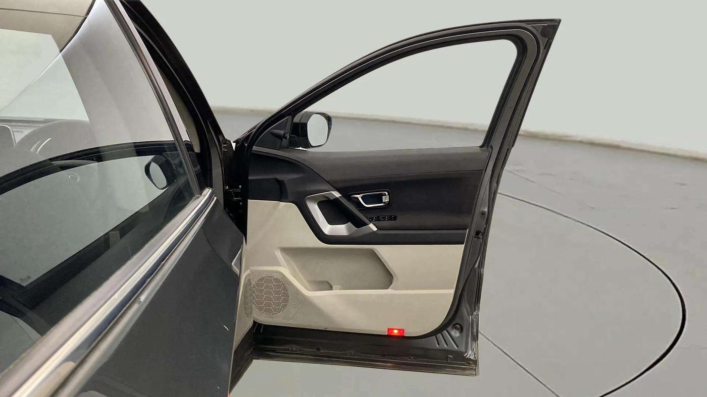 2022 Tata Safari XT PLUS, Diesel, Manual, 50,493 km, RHS Front Door