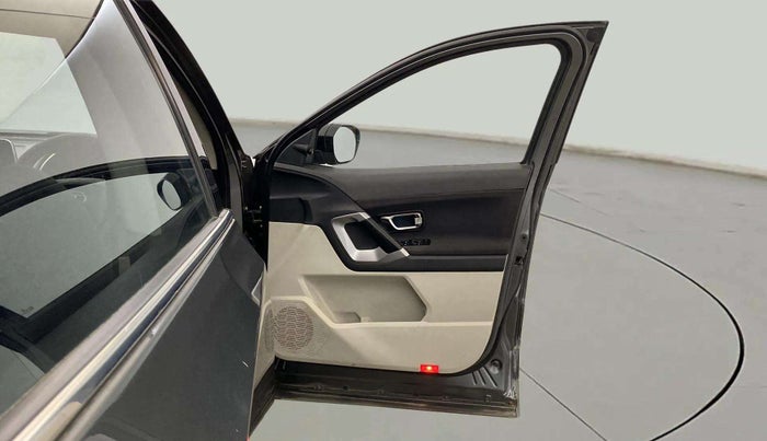 2022 Tata Safari XT PLUS, Diesel, Manual, 50,493 km, RHS Front Door