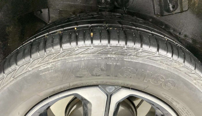 2022 Tata NEXON XZA PLUS (PREMIUM) KAZIRANGA PETROL, Petrol, Automatic, 21,043 km, Right Rear Tyre Tread