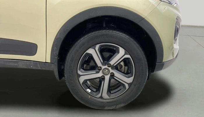 2022 Tata NEXON XZA PLUS (PREMIUM) KAZIRANGA PETROL, Petrol, Automatic, 21,043 km, Right Front Wheel