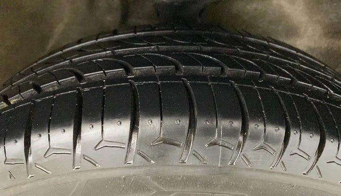2017 Maruti Alto K10 VXI, Petrol, Manual, 48,974 km, Right Front Tyre Tread