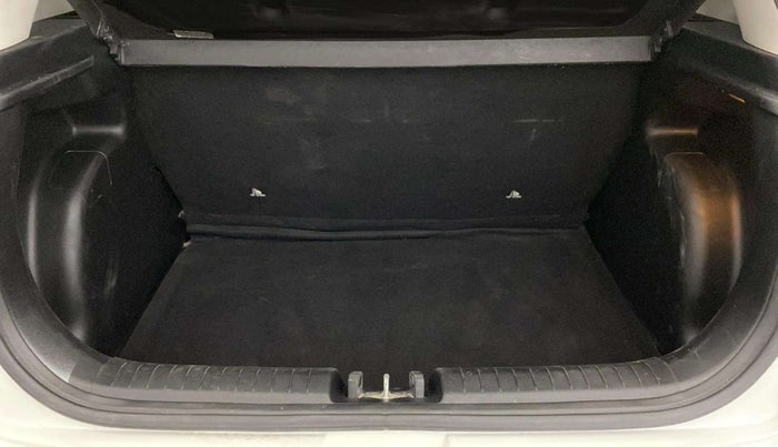2021 Hyundai VENUE S 1.5 CRDI, Diesel, Manual, 46,756 km, Boot Inside
