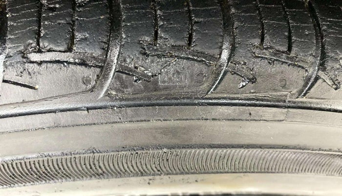 2016 Honda Brio S MT, Petrol, Manual, 42,088 km, Left Front Tyre Tread