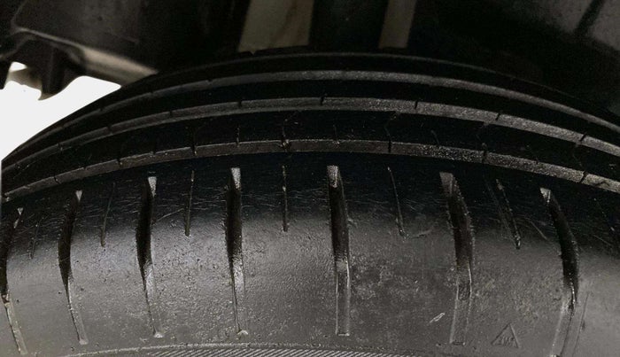 2019 Maruti Swift ZXI AMT, Petrol, Automatic, 61,193 km, Right Rear Tyre Tread