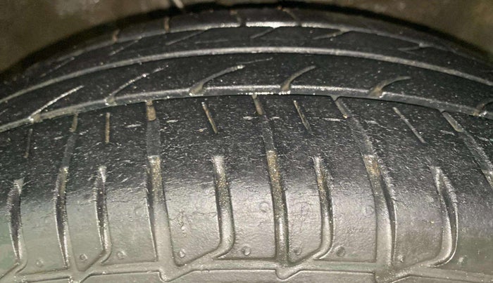 2016 Hyundai Elite i20 MAGNA 1.2, Petrol, Manual, 58,032 km, Right Front Tyre Tread