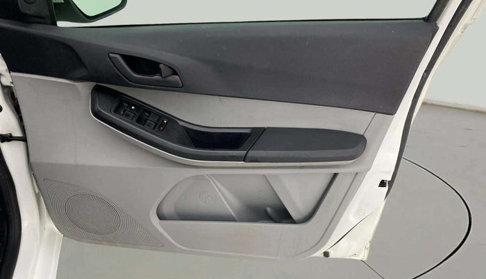 2021 Tata Tiago XT (O) PETROL, CNG, Manual, 42,091 km, Driver Side Door Panels Control