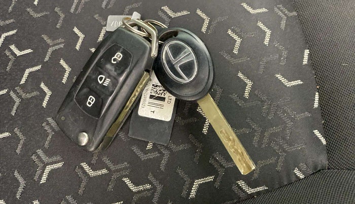 2021 Tata Tiago XT (O) PETROL, CNG, Manual, 42,091 km, Key Close Up