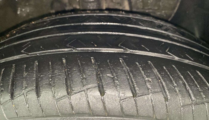 2020 Hyundai Elite i20 ASTA 1.2 (O), Petrol, Manual, 37,873 km, Right Front Tyre Tread