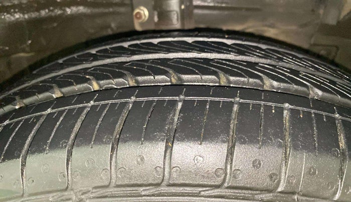 2016 Maruti Ciaz VXI+, Petrol, Manual, 74,036 km, Right Front Tyre Tread
