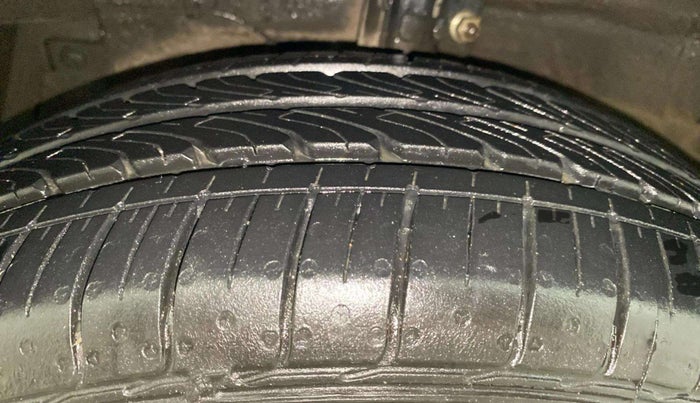 2016 Maruti Ciaz VXI+, Petrol, Manual, 74,036 km, Left Front Tyre Tread