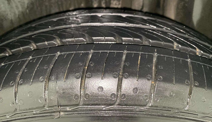 2016 Maruti Ciaz VXI+, Petrol, Manual, 74,036 km, Left Rear Tyre Tread