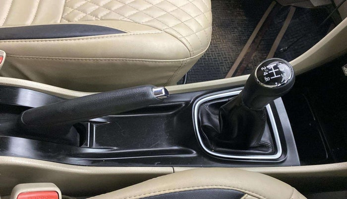 2016 Maruti Ciaz VXI+, Petrol, Manual, 74,036 km, Gear Lever