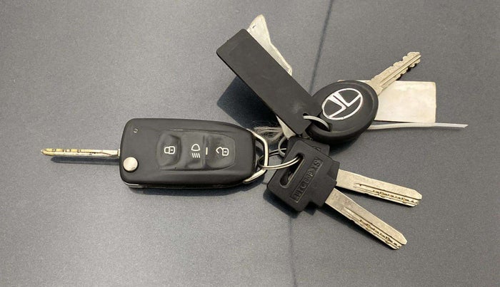 2016 Tata Zest XM PETROL, Petrol, Manual, 81,012 km, Key Close Up