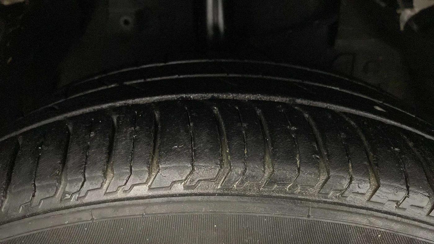 2016 Tata Zest XM PETROL, Petrol, Manual, 81,012 km, Right Front Tyre Tread
